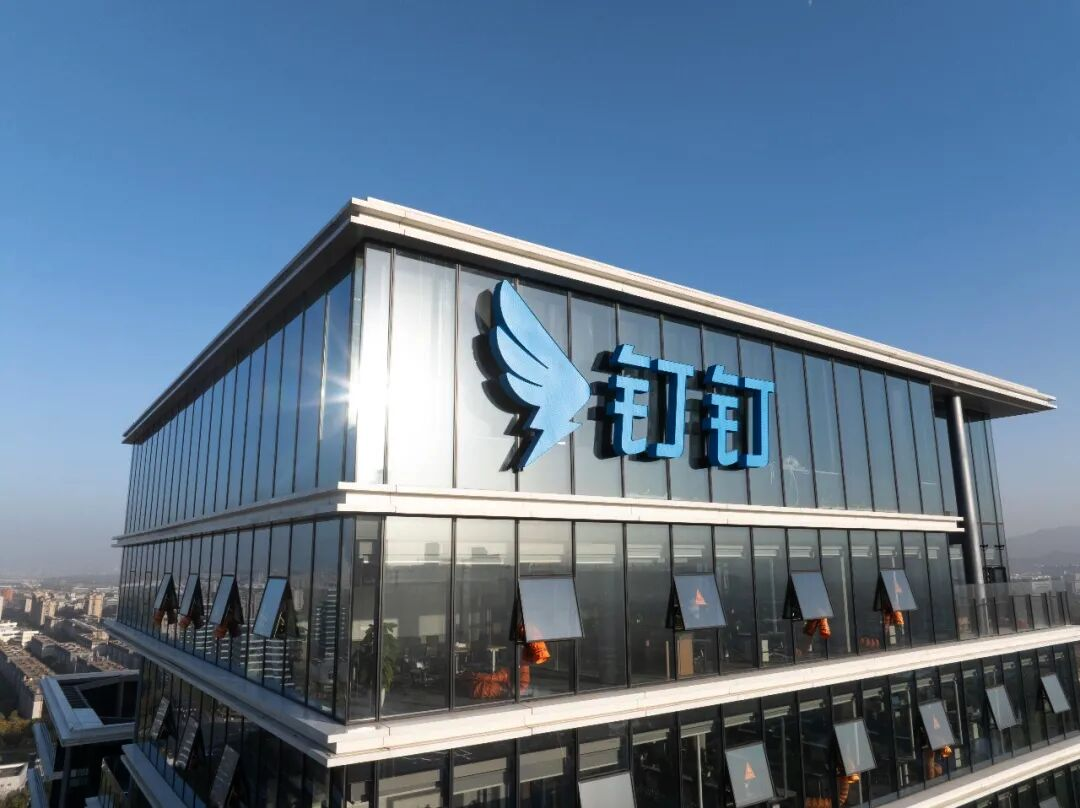 打工人7.5万字离职信炸穿全网：AI办公的残酷真相，终于藏不住了。